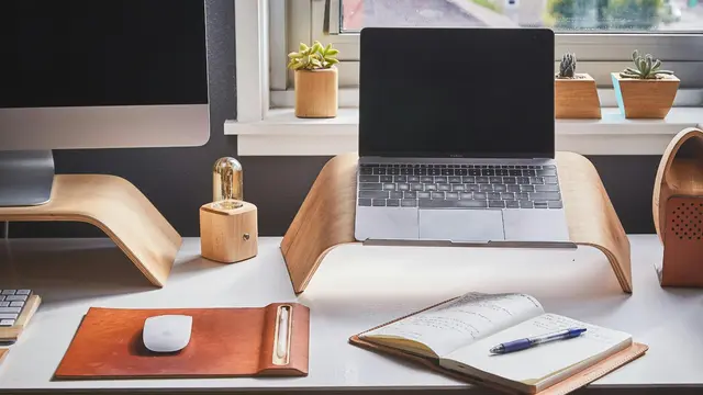 Mulai Hari dengan Catat Satu Hal yang Bisa Disyukuri, Kebiasaan ini Dapat Mengubah Suasana Kerja