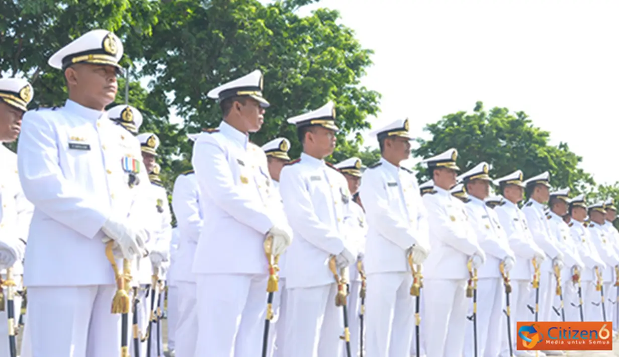 Citizen6, Surabaya: Peringatan HUT TNI Ke-67 yang digelar setiap 5 Okktober di Kobangdikal dihadiri para komandan pusat pendidikan, para Komandan Sekolah, seluruh perwira staf, bintara, tamtama dan PNS dijajaran Kobangdikal. (Pengirim: Penkobangdikal).