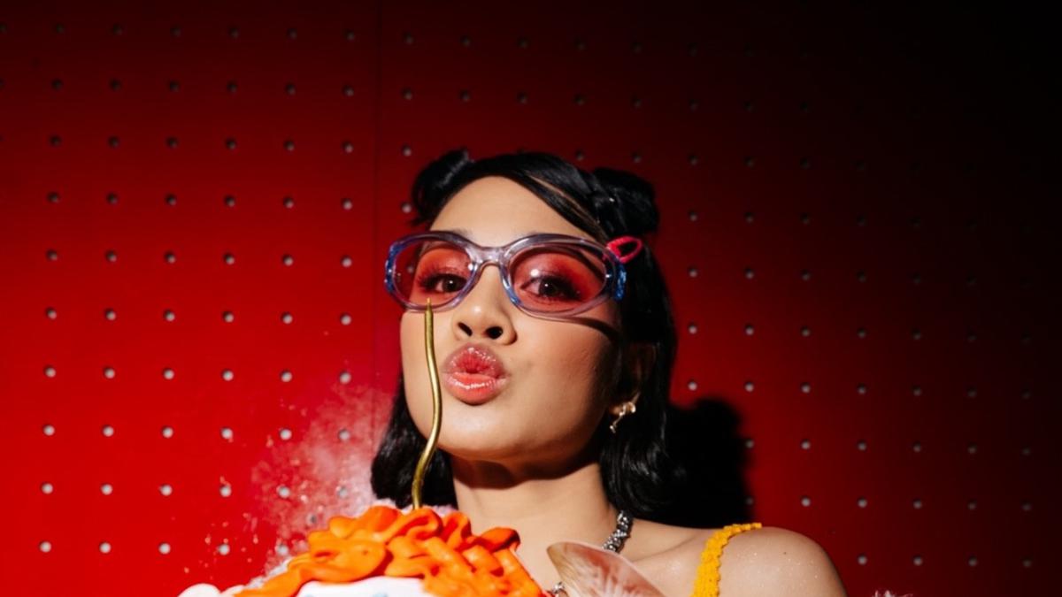 Terinspirasi dari Madonna, Andien Aisyah Tampil Playful Retro Rayakan Ulang Tahun ke-40