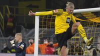 Erling Haaland. Striker berusia 21 tahun yang kini memasuki musim ketiganya berseragam Borussia Dortmund hingga kini telah mencetak 53 gol di Liga Jerman dari total 53 laga. Ia hanya berselisih 6 gol dari Timo Werner sebagai pemegang rekor yang telah hijrah ke Chelsea. (AP/Martin Meissner)
