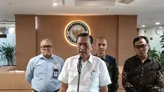 Luhut Ungkap Penyebab Orang Miskin Makin Banyak