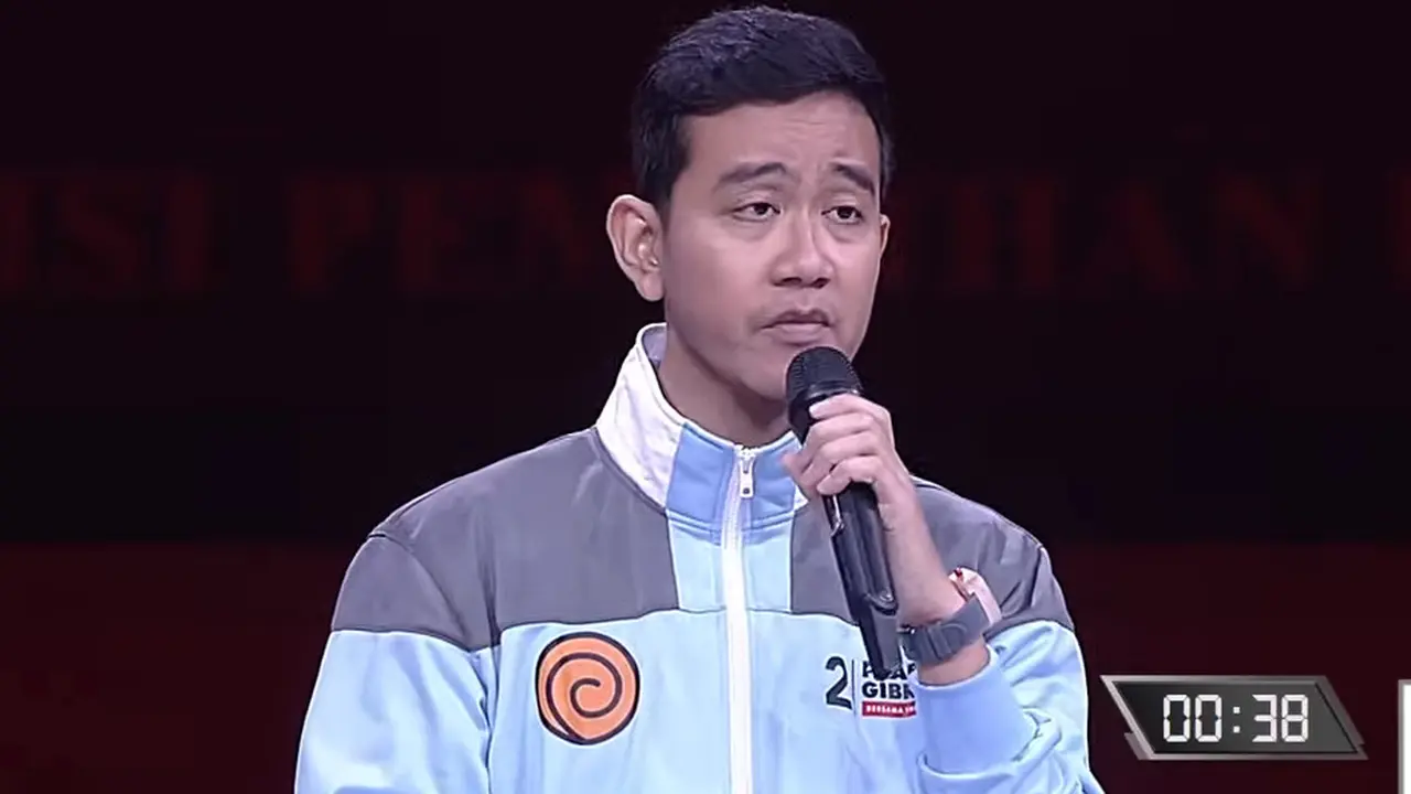 Cawapres Gibran Rakabuming Raka memakai jaket dengan logo klan Naruto Uzumaki.