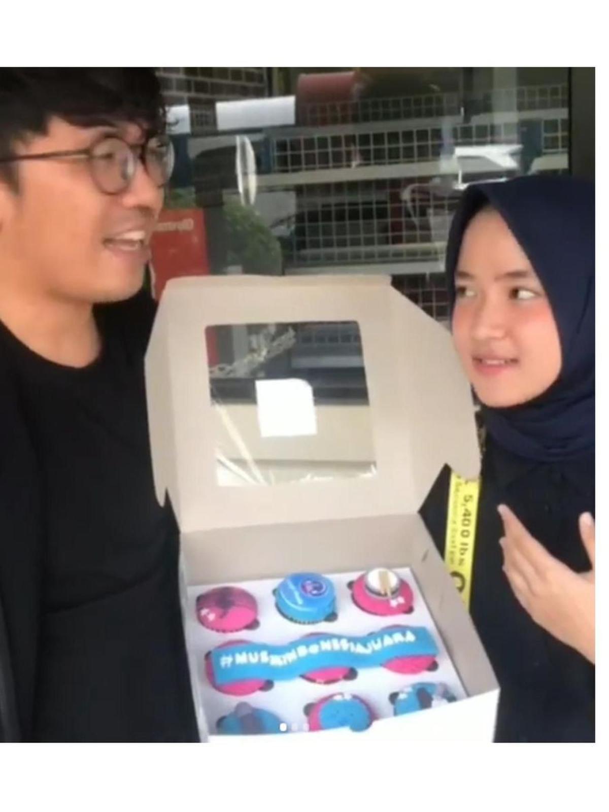 Sudah Sah Menikah! Ini 8 Potret Kebersamaan Nissa Sabyan dan Ayus yang Jarang Tersorot - Momen Akad Nikah Terungkap