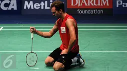 Tunggal putra Denmark, Jan O Jorgensen tertunduk saat melawan Lee Chong Wei (Malaysia) di final BCA Indonesia Open 2016, Jakarta, Minggu (5/6/2016). Jan O Jorgensen kalah 21-17, 19-21, 17-21. (Liputan6.com/Helmi Fithriansyah)