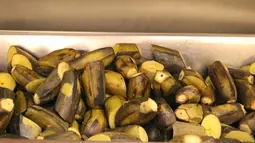 Pisang rebus bisa dikatakan merupakan makanan sehat yang sama sekali tidak mengandung kolesterol, makanan yang banyak dijual dpinggiran jalan ini juga menjadi salah satu makanan favorit Jokowi. (Istimewa)