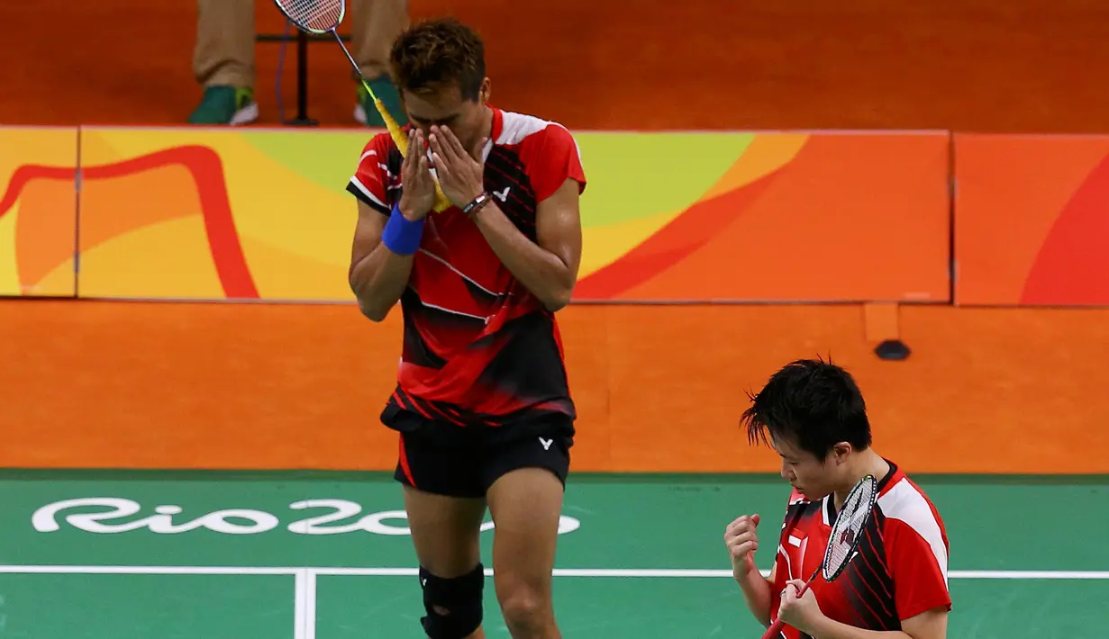 Ekspresi Tontowi Ahmad/Liliyana Natsir usai mengalahkan Praveen Jordan/Debby Susanto di perempat final Bulutangkis Olimpiade Rio 2016, Senin (15/8). Kemenangan ini mengantarkan Tontowi Ahmad/Liliyana Natsir  ke semifinal. (REUTERS)