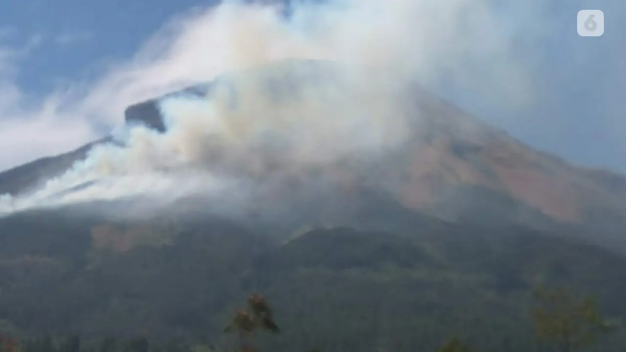 Ilustrasi Gunung Terbakar
