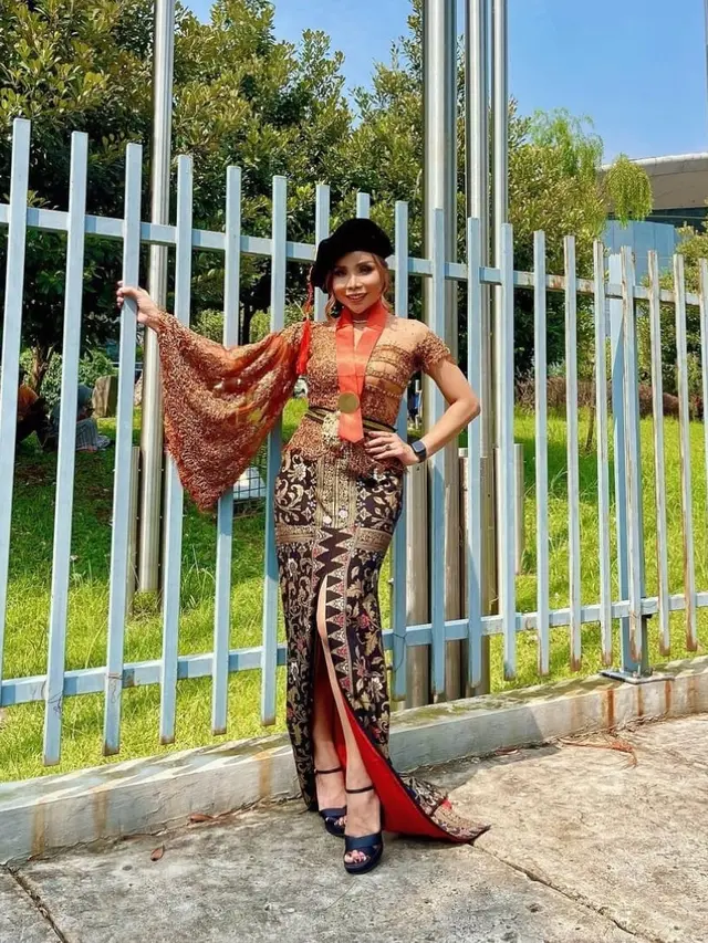 Wisuda Eva Belisima