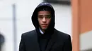 Penyerang Manchester United,  Mason Greenwood meninggalkan Minshull Street Crown Court setelah sidang atas tuduhan percobaan pemerkosaan di Manchester pada 21 November 2022. Pria berusia 21 itu resmi dibebaskan dari semua tuduhan dalam kasus yang berkaitan dengan tuduhan percobaan pemerkosaan, penyerangan, dan perilaku pemaksaan dan intimidasi. (AFP/Lindsey Parnaby