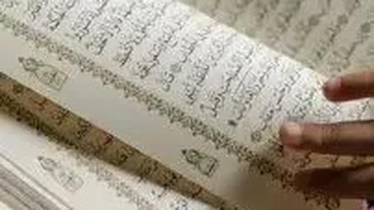 Dilansir dari laman NU Online, Jumat (13/10) sifat sombong berarti merasa agung atau mengagungkan dirinya sendiri serta menganggap rendah dan kurang yang lainnya.