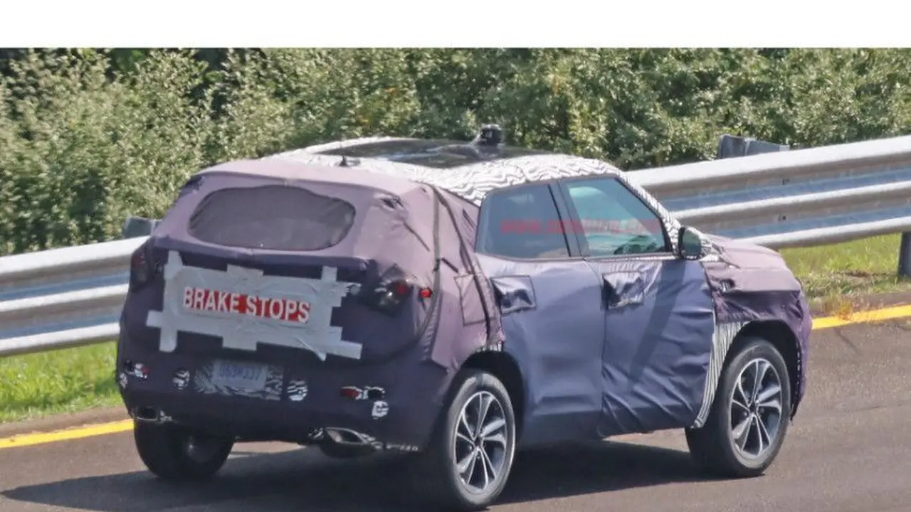 Chevrolet Trax terbaru, dijadwalkan melantai di pasar pada 2020. Nah, bentuk yang Anda lihat itu gambar yang tertangkap kamera di Proving Grounds General Motors di Detroit.