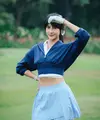 Bagi kamu yang ingin tampil sporty namun tetap terlihat chic, perpaduan hoodie dengan skort bisa menjadi pilihan.
