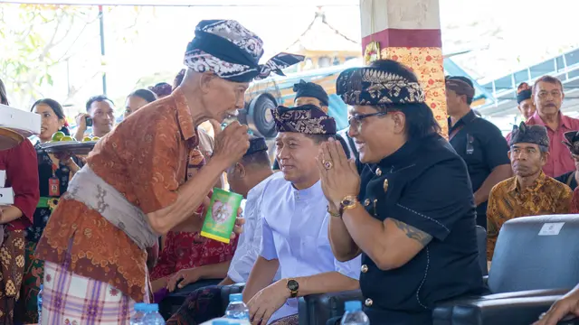 Gelar Program Badung Angelus Buana, Bupati Giri Prasta Gelontorkan Hibah dan BKK ke Klungkung hingga Rp 105, 3 Miliar