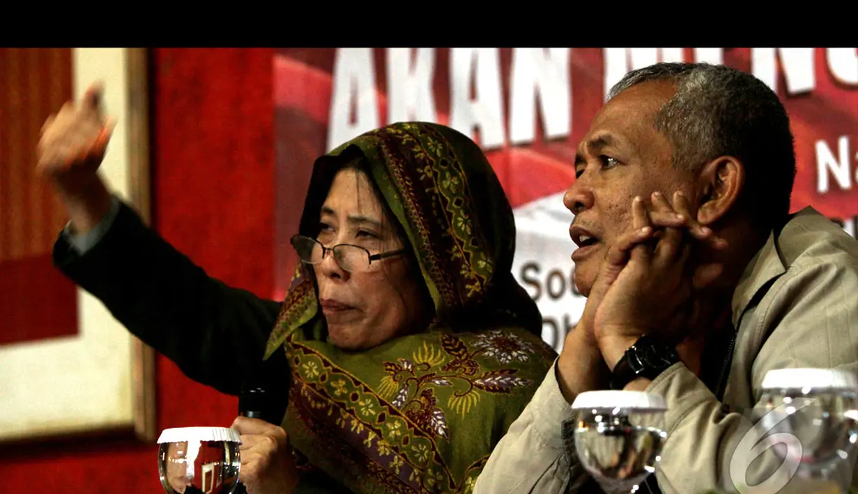 Chusnul Mar'iyah menuding Husni Kamil ketua KPU yang seorang sarjana pertanian sebagai pangkal masalah. Ia menganggap Husni Kamil tidak berkompeten menjadi Ketua KPU, Jakarta, Senin (18/8/2014) (Liputan6.com/Johan Tallo)