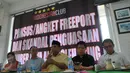 Suasana dialog Pansus Freeport dan Skandal Penguasaan SDA oleh Asing di kawasan Tebet, Jakarta, Minggu (20/12/2015). Keberadaan Pansus Freeport dibutuhkan untuk membongkar kebobrokan kontrak karya Freeport. (Liputan6.com/Faisal R Syam)