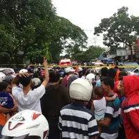 Sebuah pesawat latihan TNI AU jatuh di perumahan warga di Malang setelah take off.