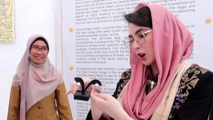 Arumi Bachsin cantik dengan kerudung (Instagram/arumibachsin_94)