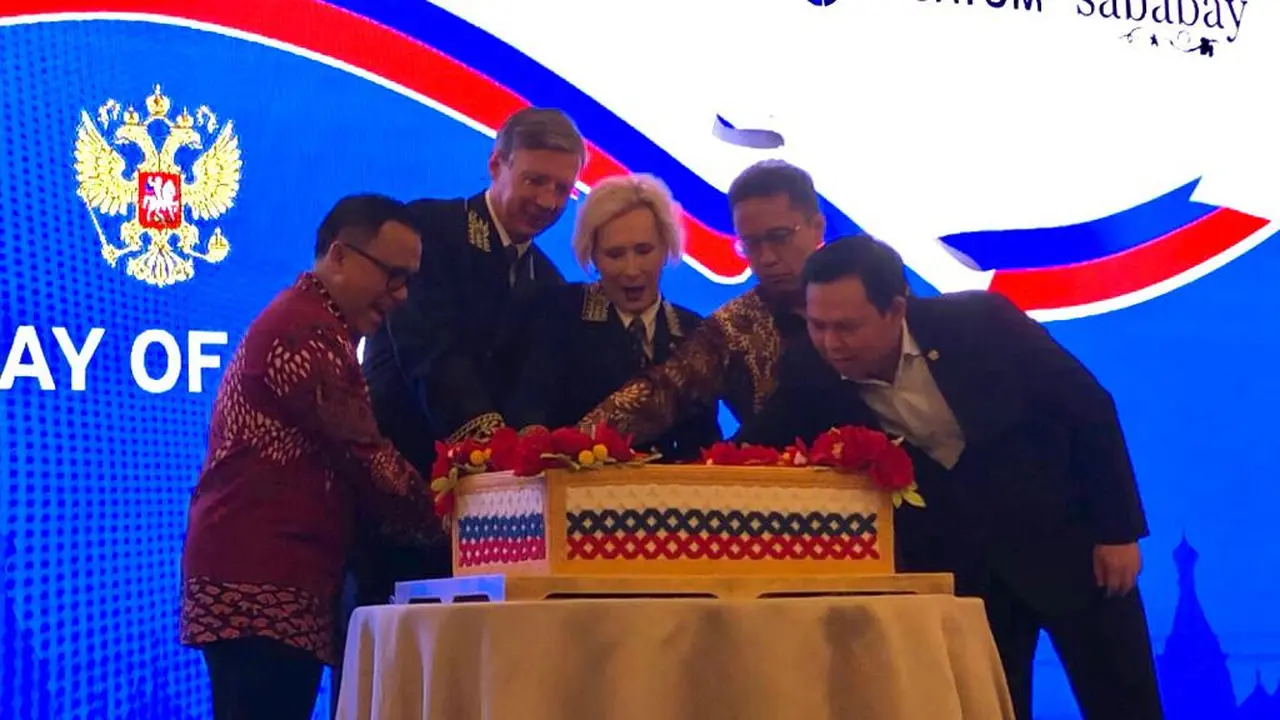 Abdullah Azwar Anas, Duta Besar Rusia untuk ASEAN Evgeny Zagaynov, Duta Besar Rusia untuk Indonesia Lyudmila Vorobieva, Budi Gunadi Sadikin, dan Sultan Baktiar Najamudin di Hotel Mulia, Jakarta, Kamis (15/6/23).