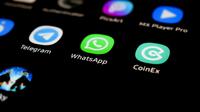 Logo WhatsApp (Photo by Amin Moshrefi on Unsplash)