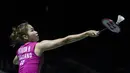 Kematangan Ratchanok Intanon belum mampu diimbangi oleh Ruselli Hartawan pebulutangkis puteri Indonesia pada babak pertama Indonesia Open 2019. (Bola.com/Peksi Cahyo)