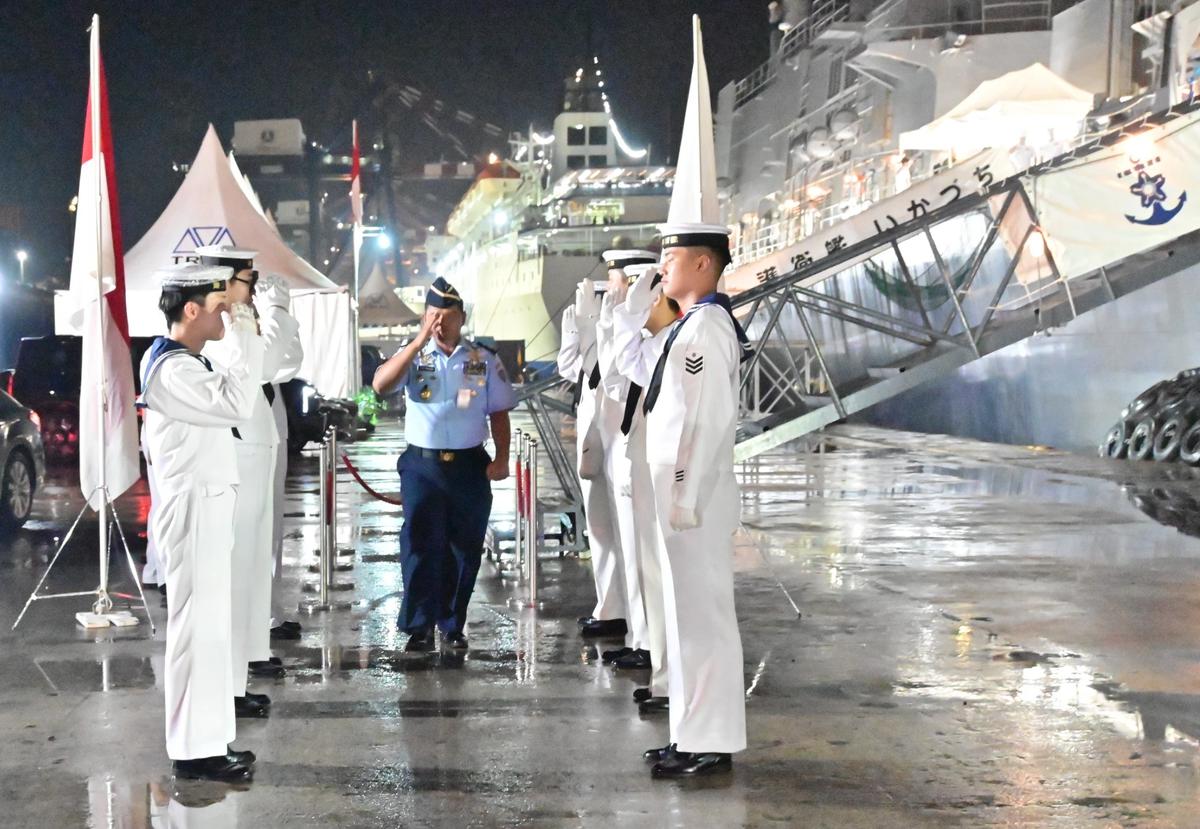 FOTO: Kaskoopsudnas Hadiri Resepsi Kapal Perang Jepang di Tanjung Priok