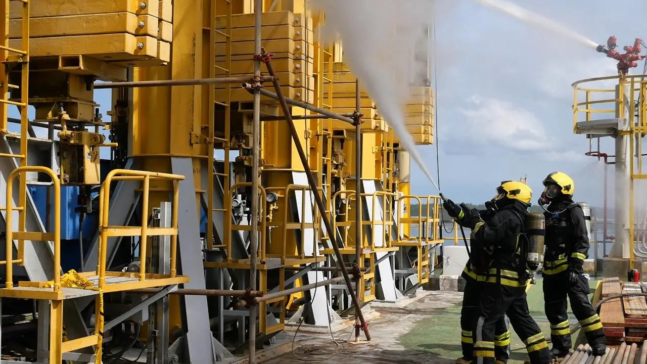 Terjadi insiden kebakaran akibat kebocoran gas di area Loading Dock 1 Kilang LNG Badak yang berlokasi di Bontang, Kalimantan Timur,  sekitar pukul 13.45 WITA, Rabu, 25 Juni 2024. (Dok Badak LNG)