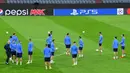 Para pemain Dynamo Kiev menghadiri sesi latihan menjelang pertandingan sepak bola Grup E Liga Champions antara FC Bayern Munchen dan Dynamo Kiev di Munich, Jerman, 28 September 2021. Dynamo Kiev akan menghadapi Bayern Munchen pada Kamis, 30 September 2021. (CHRISTOF STACHE/AFP)