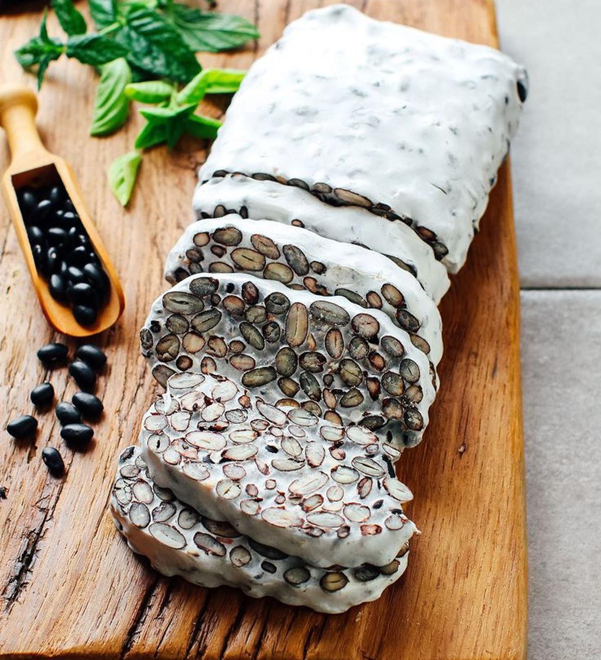 Tak Cuma Kedelai! 6 Kacang Ini Bisa Jadi Bahan Tempe Lezat dan Bergizi