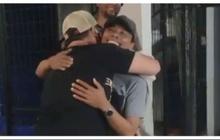 Pria Ini Sengaja ke Pelabuhan Ratu untuk Bertemu Sahabat Lamanya, Aksinya Viral Bikin Haru
