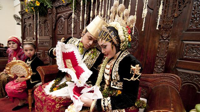 [Bintang] Prosesi Pernikahan Adat Solo yang Perlu Kamu Tahu