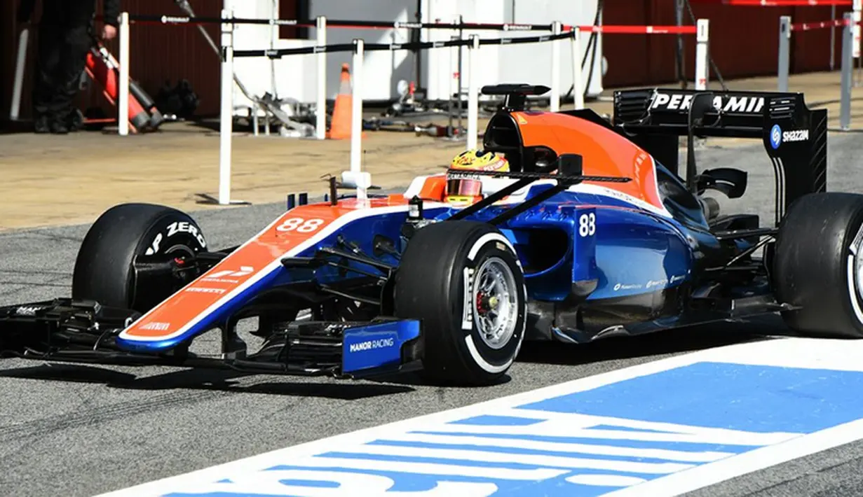 Rio Haryanto sukses mempertajam catatan waktu lap pribadinya menjadi 1 menit 25,899 detik dan melahap 58 lap pada sesi sore hari keempat tes pramusim F1 2016 di Sirkuit Catalunya, Barcelona, Spanyol, Jumat (4/3/2016). (Bola.com/Twitter/F1) 
