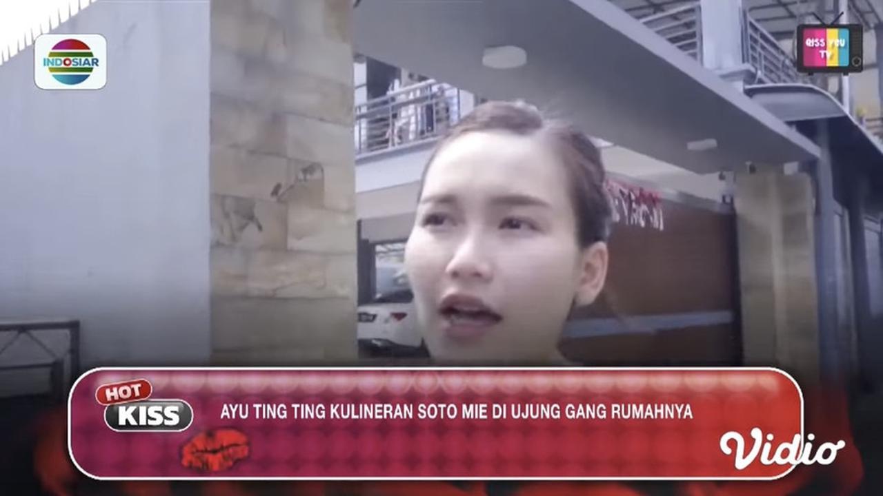 Menikmati Soto Mie di Ujung Gang Rumahnya
