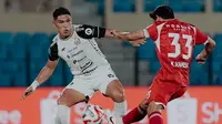 Gelandang Persija Jakarta, Sousa, mengadang bek Persijap Jepara, Wahyudi Hamisi pada duel pekan ke-31 BRI Super League 2025/2026 di Stadion Gelora Bumi Kartini (GBK), Jepara, Senin (4/5/2026) malam WIB. (Instagram Persija)