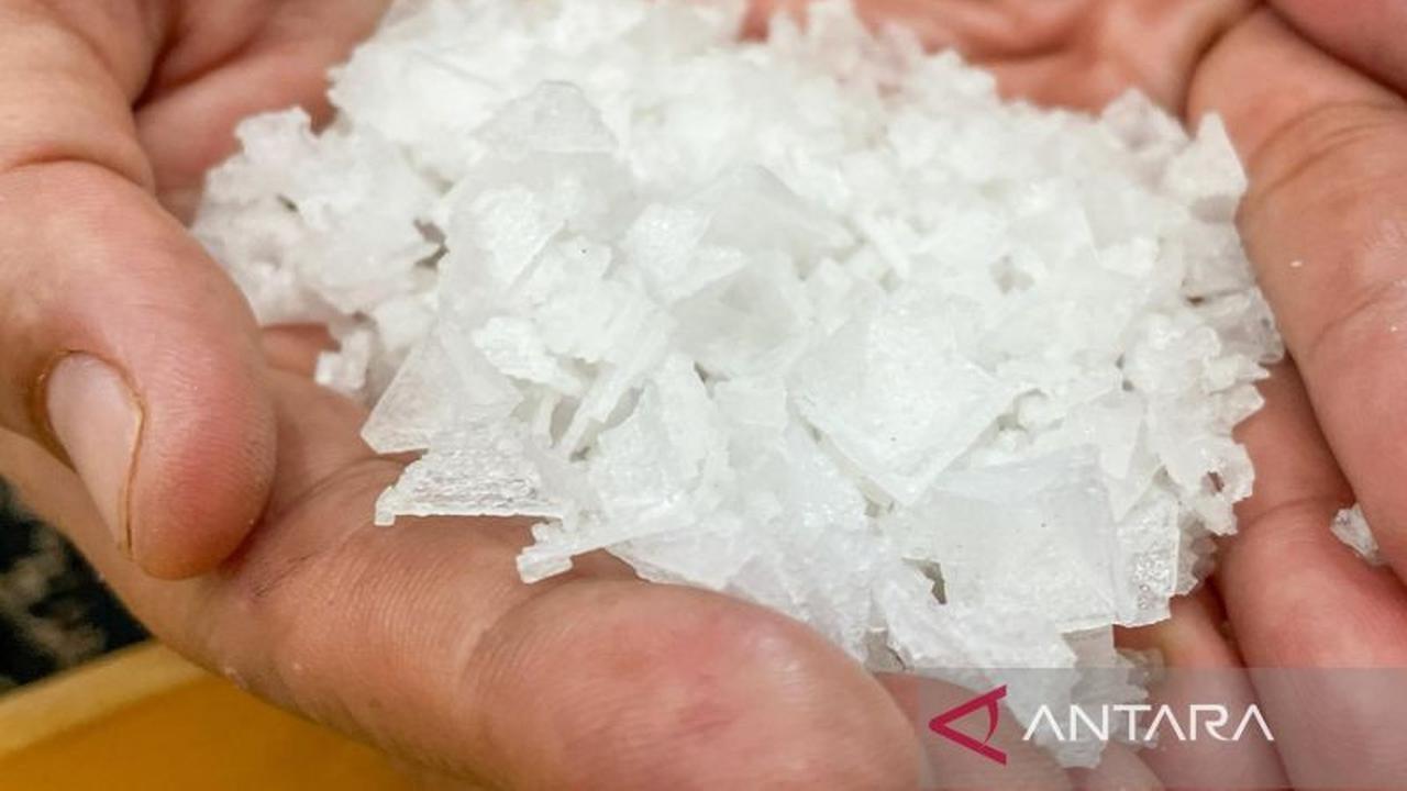 Asa Swasembada: Kisah Perjuangan Petambak Garam Cirebon di Tengah Tantangan Cuaca dan Tata Niaga