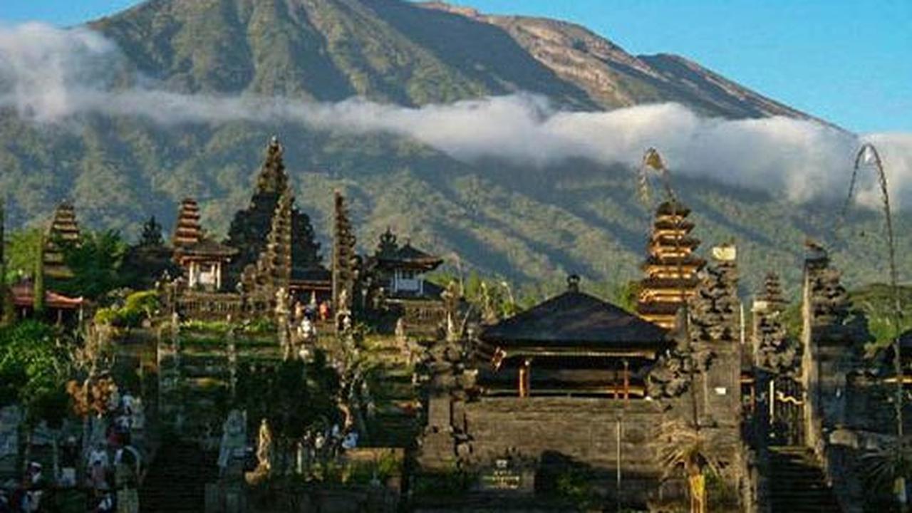 5. Gunung Agung