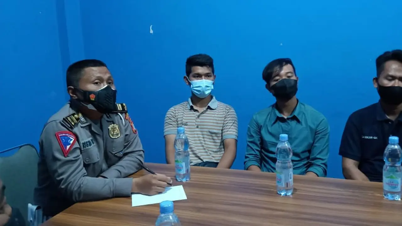 Mediasi Petuga Pemadam Kebakaran dan Mobil avanza