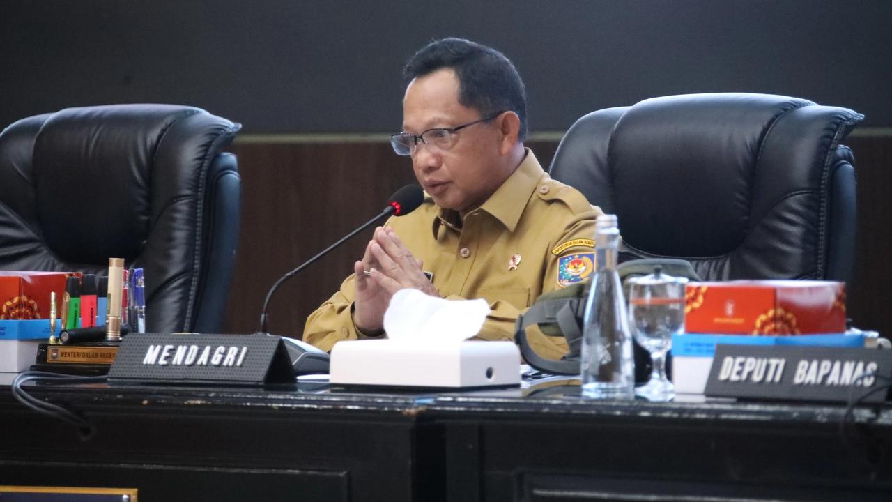 Mendagri Tito Karnavian saat memimpin Rakor Pengendalian Inflasi Daerah dan Evaluasi Dukungan Pemda dalam Program Tiga Juta Rumah