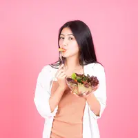 Makan makanan berikut dapat membuat kulit sehat, glowing, dan awet muda (Credit: Freepik/jcomp)