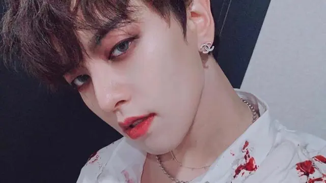 Ravn Oneus dengan anting channel