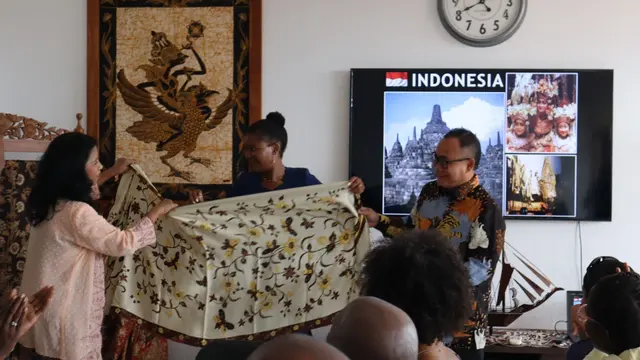 KBRI Maputo Mozambique menyelenggarakan pelatihan membatik pada tanggal 12, 13 dan 14 Desember di Maputo, Mozambique. (Dok: Kemlu RI)