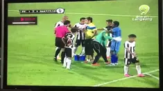 Video ini diunduh dari 101 greatgoals saat Faiz Subri pemain klub Penang FA Malaysia mencetak gol melalui tendangan bebas melengkung melawan Pahang. Gol ini layak jadi nominasi gol terbaik dunia FIFA Puskas Award tahun depan.