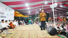 Cagub DKI Jakarta Basuki Tjahaja Purnama alias Ahok menyampaikan sambutan saat menghadiri Istighosah Kebangsaan warga Nahdliyin di Jakarta, Minggu (5/2). Acara ini diselenggarakan oleh Nahdlatul Ulama (NU) bersama dengan PPP. (Liputan6.com/Angga Yuniar)