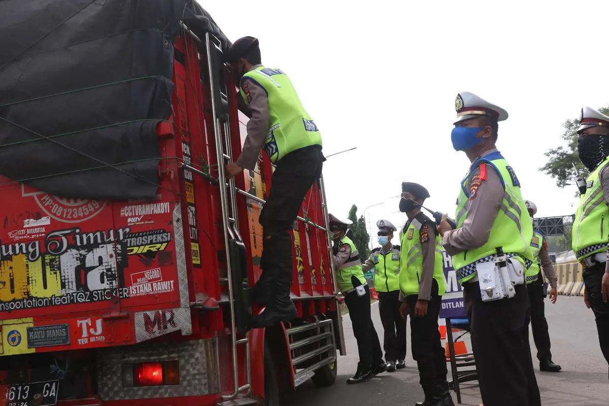 Exit Tol Merak Dijaga Ketat
