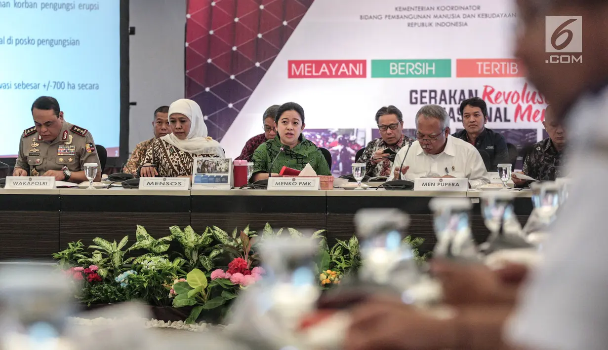Menko PMK, Puan Maharani memimpin rapat tingkat menteri di Kementerian Koordinator Bidang Pembangunan Manusia dan Kebudayaan, Jakarta, Kamis (28/9). (Liputan6.com/Faizal Fanani)