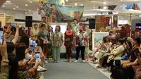 Pagelaran Busana Hasil Reproduksi Lukisan Karya S. Sudjojono. (dok. Putri Astrian Surahman/Liputan6.com)