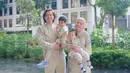 Merayakan hari raya Idul Adha di Singapura, Cut Meyriska dan Roger Danuarta banyak membagikan momen serunya saat bersama buah hati. Dalam momen liburan tersebut keduanya banyak mengunjungi tempat-tempat seru yang dibagikan dalam bentuk video dalam media sosial Instagram. (Liputan6.com/IG/@rogerojey)