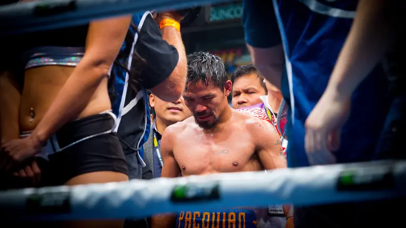 Ekspresi petinju Filipina, Manny Pacquiao, usai dikalahkan Jeff Horn pada perebutan sabuk juara kelas welter versi WBO di Suncorp Stadium, Brisbane, Minggu (2/7/2017).