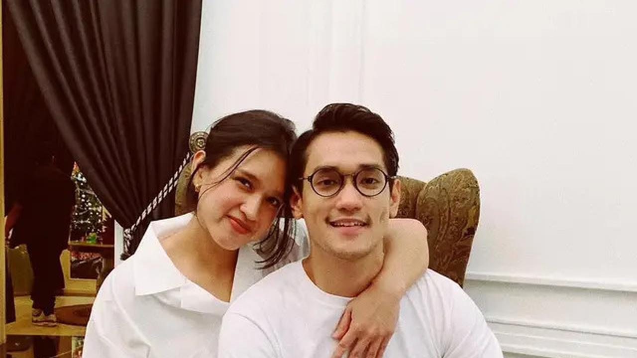 Potret Afgan dengan Kaos Warna Putih yang Bisa Jadi Referensi, Keren Tapi Simpel