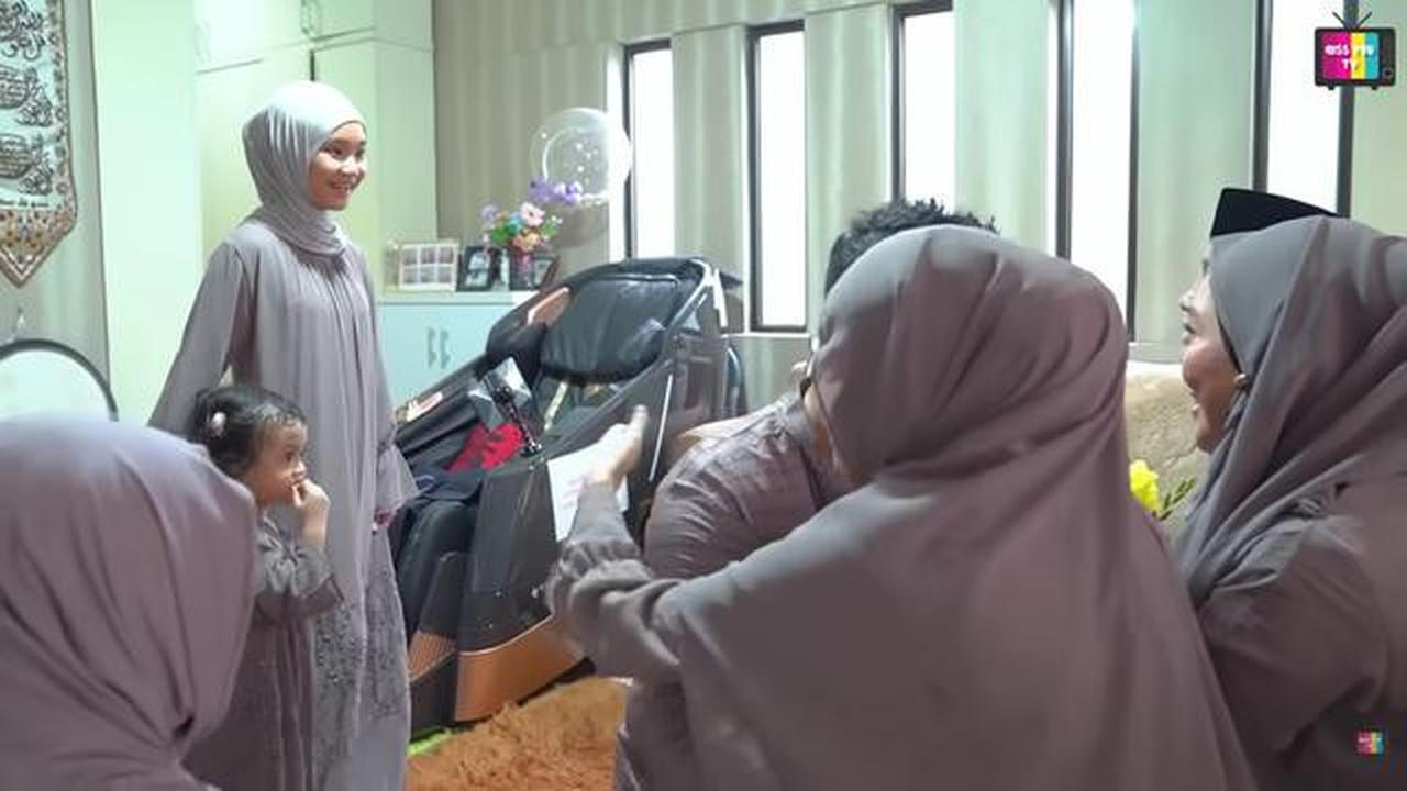 7 Potret Ruang Tamu dan Teras Rumah Ayu Ting Ting saat Lebaran, Detail Interiornya Curi Perhatian