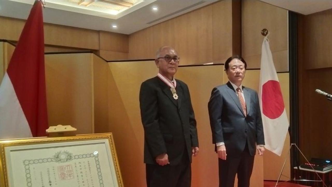 Prof. I Gede Putu Wirawan Dianugerahi Bintang Jasa Kaisar Jepang atas Kontribusi Akademik